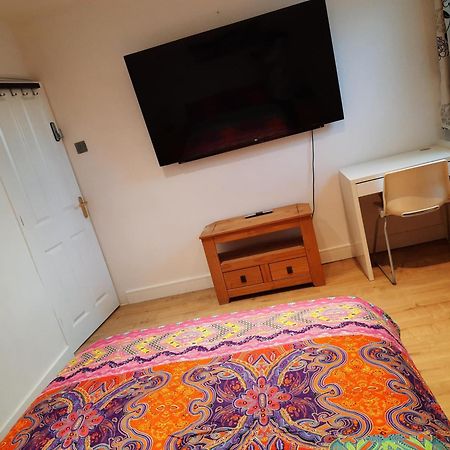 Lovely Home With Full En-Suite Double Bed Rooms Reading Dış mekan fotoğraf