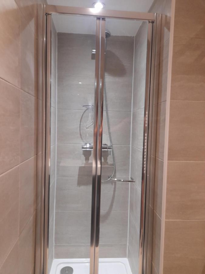 Lovely Home With Full En-Suite Double Bed Rooms Reading Dış mekan fotoğraf