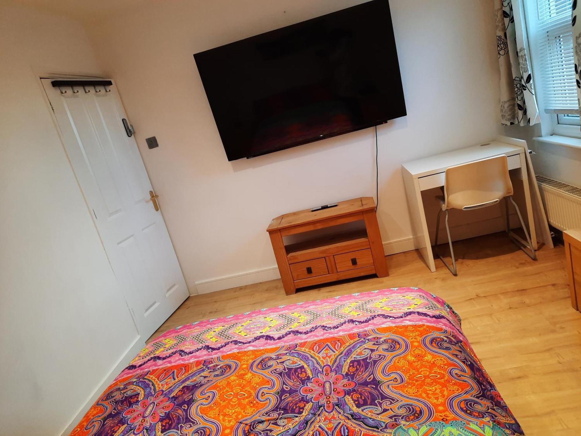 Lovely Home With Full En-Suite Double Bed Rooms Reading Dış mekan fotoğraf
